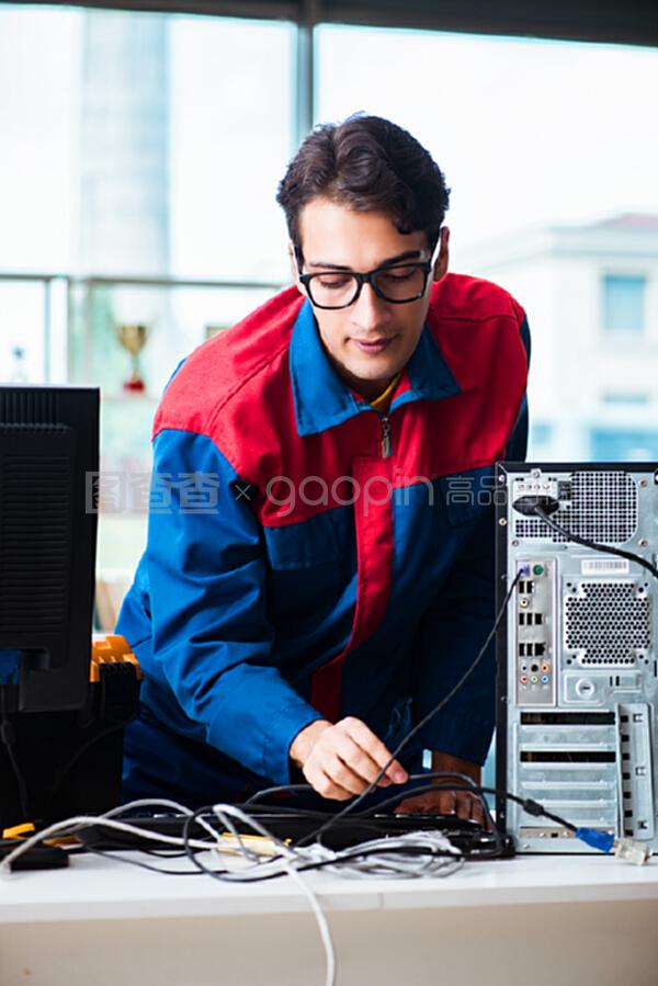 计算机修理工 车间里的技术与责任