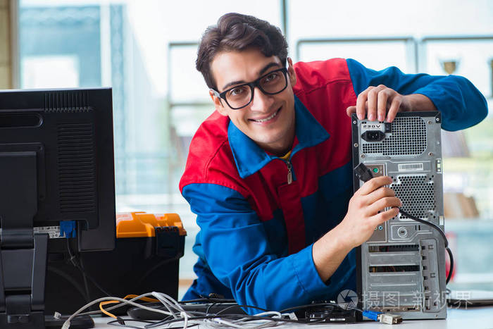 计算机修理工在IT车间的工作职责与流程
